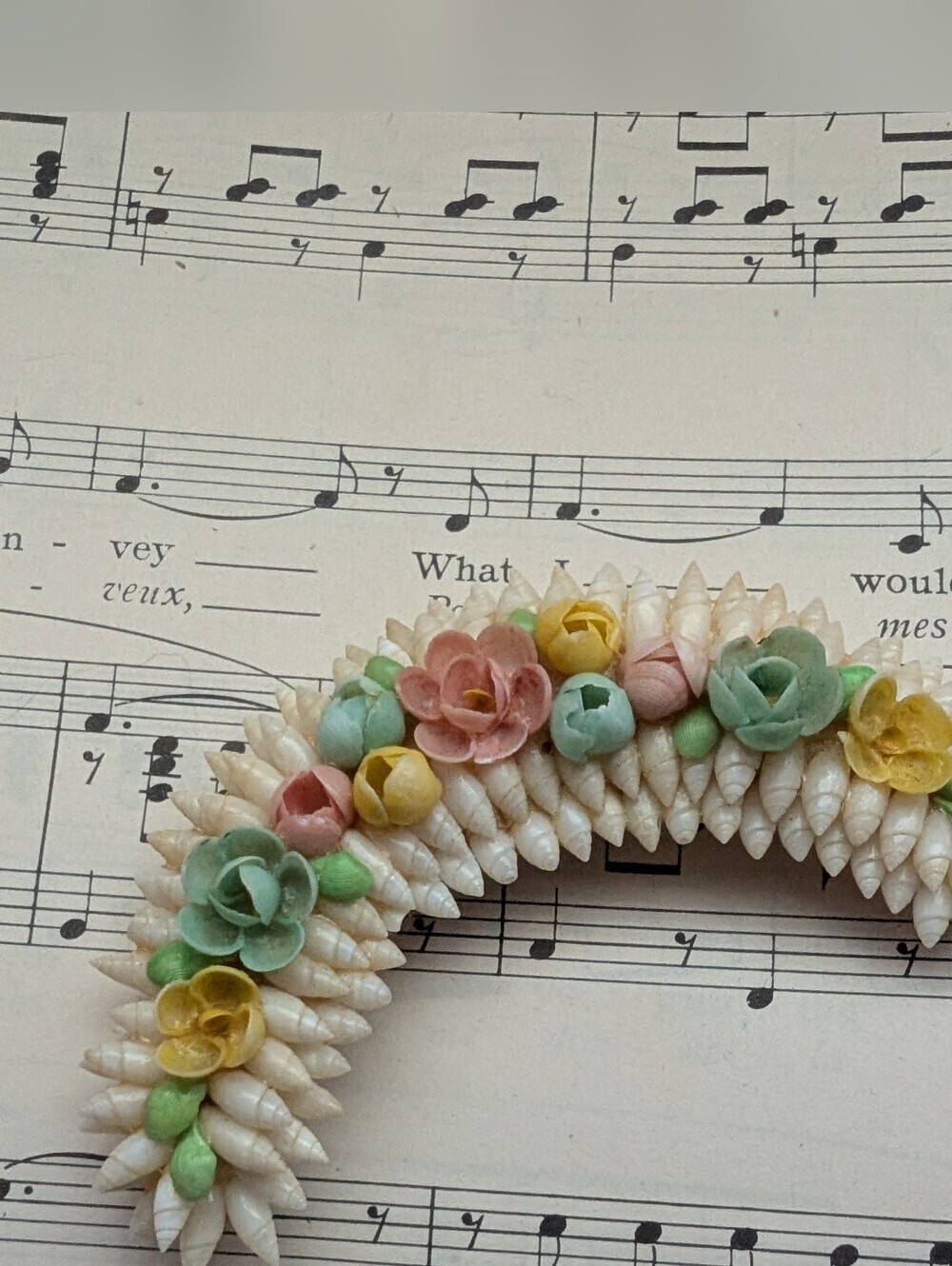 Vintage 1940s Seashell Floral Brooch with Pastel Roses